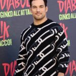 Giacomo Gianniotti Instagram - Giornata bellissima ieri celebrando l’uscita (fra pochissimo) di @diabolikfilm con accanto il mio cast e collaboratori bravissimi 👏🏽 @mirimeo 👱🏻‍♀️ @monicabellucciofficiel 🕵🏻‍♀️ #valeriomastandrea 🕵🏻‍♂️ @alessiolapice 👮🏻‍♂️ @giacomogiorgioreal 👮🏻‍♂️ @ester_pantano 💃🏻 #ManettiBros 🎥 🎬 @mompracemfilm @01distribution @rai_cinema E il grande @diodatomusic che ha fatto una canzone per questo film PAZZESCO ragazzi 🎶 🎸 Grazie a tutti I giornalisti per la vostra presenza, le vostre domande, e la vostra passione per il nostro film. Grazie anche al @cinema.barberini per averci ospitato nel vostro bellissimo cinema tutto nuovissimo. Grazie a @fendi per questa collaborazione continuata dei look sempre più Diabolici. 🥷🏻 ❤️ E come sempre grazie a tutti I fan che ho incontrato ieri dentro e fuori dalle sale, chiedendo foto e autografi. E, non solo il mio dovere, ma anche un grande piacere incontrarvi e sentire la vostra passione. Vi aspetto tutti al cinema 🍿 17.11.22 per Diabolik : Ginko All’Attacco Cinema Barberini