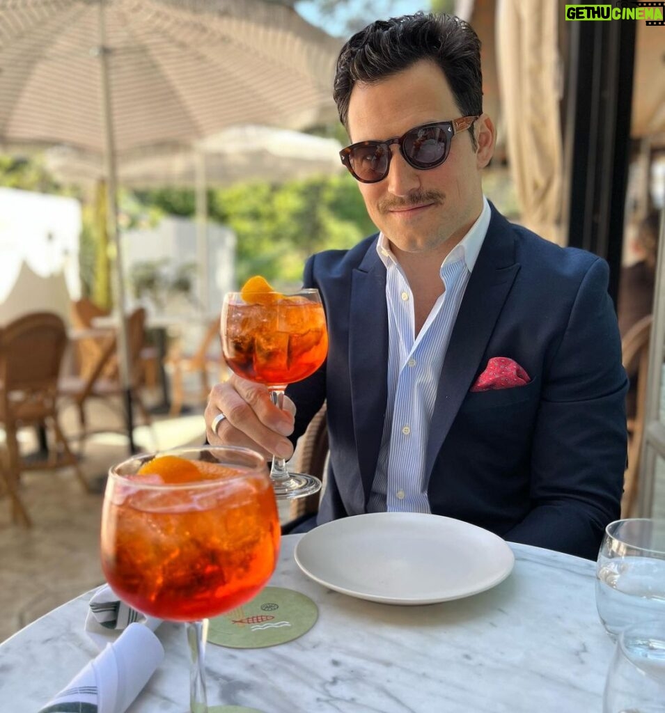 Giacomo Gianniotti Instagram - On Sundays we Spritz @aperolusa 📸: @nichole_gianniotti Marco Polo
