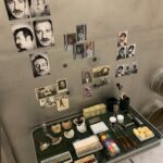 Giacomo Gianniotti Instagram - Diabolik - Ginko All’Attacco e ancora al cinema. Avete visto? E che cosa aspettate? Come promesso ecco ancora un po di “backstage” del film per eccitarvi e mandarvi al cinema questo weekend 🍿 🎥. 1. Diabolik e Eva 🥷🏻 ❤️- No Comment 2. La porta in cui quando andavo oltre, diventavo Diabolik. 3. Un po del incredible lavoro di @nayo_o su tutti I dettagli del rifugio di Diabolik e I suoi gadget Diabolici. 4. I Manetti Bros. In “Manetti Mode” 🎬 5. Valerio Mastandrea quando gli chiesi di “fare una faccia seria, che fai sempre ridere”. 😂 6. Il look finale di Diabolik. Realizzato da @lucapompozzi @francescalodoli58 e @gegedecarolis 7. Lo stunt woman di @mirimeo che si ha tuffata nel fiume gelato di Dicembre. Bravissima 👏🏽 8. Un tramonto 🌅 Stupendo nella Slovenia dove abbiamo girato la fine del film. 9. La prova iniziale del deltaplano. 10. Il prodotto finale del deltaplano. Spero che apprezzate queste backstage che faccio per voi, e spero tanto che mi ringraziate andando al cinema questo weekend. Grazie a tutti che avete gia visto il film. Vi amo, vi abbraccio. Buon Weekend! @diabolikfilm #diabolik #diabolikfan Bologna, Italy