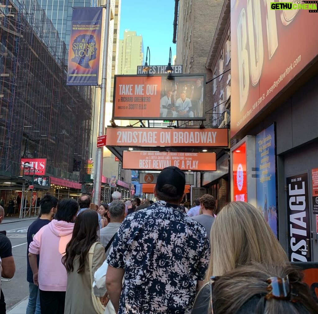 Giacomo Gianniotti Instagram - Amazing night with amazing people celebrating my man @ijessewilliams in his new broadway hit #takemeout . Everyone please go and see it, it is beyond good and the entire cast hits it out of the park. #takemeout #broadway #greysfamindahouse The Hayes Theater