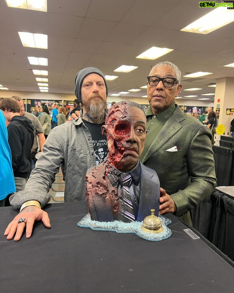 Giancarlo Esposito Instagram - Pittsburg reunion! I got to catch up with these legends, meet so many incredible people, including FaceTiming with a big fan from the pilot house of the boat he’s driving on the Allegheny River… I don’t get to do that often with the busy schedule of #comiccons, but its so fun when it works out! What a time it was at #SteelCityCon!