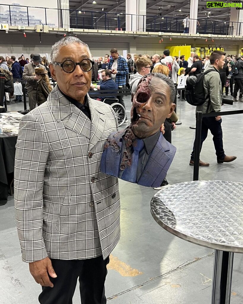 Giancarlo Esposito Instagram - Thank you @walescomiccon for such a wonderful weekend! Loved the #GusFring leg tattoo and head bust, and check out @nathanwyburnart’s natural element painting… MADE OUT OF COFFEE! #WalesComicCon = 10/10 👏🏽