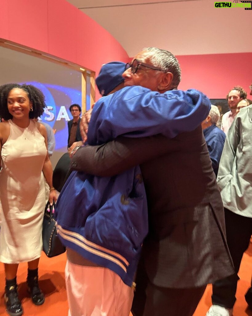 Giancarlo Esposito Instagram - Honoring Spike Lee at the Brooklyn Museum exhibition “Creative Sources“, a masterpiece of our history and what a journey it’s been!! Kudos to #SpikeLee!