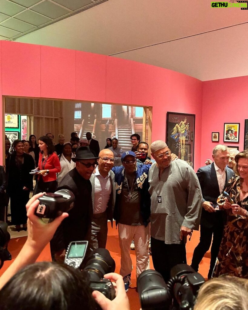 Giancarlo Esposito Instagram - Honoring Spike Lee at the Brooklyn Museum exhibition “Creative Sources“, a masterpiece of our history and what a journey it’s been!! Kudos to #SpikeLee!