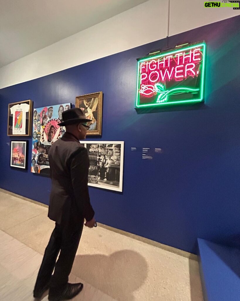 Giancarlo Esposito Instagram - Honoring Spike Lee at the Brooklyn Museum exhibition “Creative Sources“, a masterpiece of our history and what a journey it’s been!! Kudos to #SpikeLee!