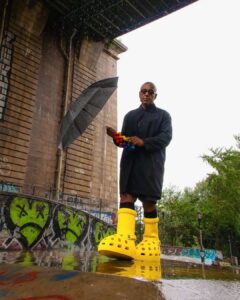 Giancarlo Esposito Instagram - Big YELLOW boots and another incredible shoot with my daughter, @radgirlrubes! 🧀🌟⚠️💛 #yellowboots #mschf #crocs