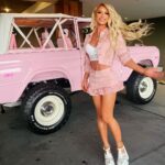 Gigi Lazzarato Instagram - humans only have one ending, ideas live forever🎀