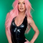 Gigi Lazzarato Instagram - 💚NEW VIDEO🩷 had fun with my greenscreen sharing 24 things you NEED in 2024🤭 link in my bio!