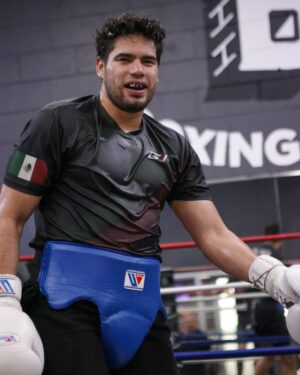 Gilberto Ramírez Instagram - Trabajando duro en silencio. Próximamente noticias de lucha 💯🇲🇽🥊. #zurdoramirez
-
Working hard in silence. Fight news coming soon 💯🇲🇽🥊. #zurdo #boxing