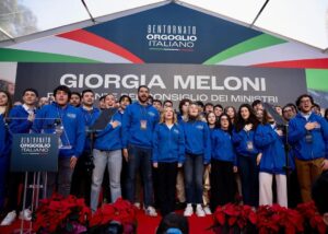Giorgia Meloni Instagram - Grazie a quanti hanno reso possibile questa splendida edizione. Grazie ai ragazzi di Gioventù Nazionale per l’impegno e la passione che hanno messo per la buona riuscita e a tutti coloro che hanno contribuito a rendere #Atreju il grande luogo di idee e confronto che è. 
Avanti insieme 🇮🇹