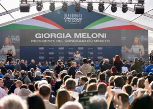 Giorgia Meloni Instagram - Grazie a quanti hanno reso possibile questa splendida edizione. Grazie ai ragazzi di Gioventù Nazionale per l’impegno e la passione che hanno messo per la buona riuscita e a tutti coloro che hanno contribuito a rendere #Atreju il grande luogo di idee e confronto che è. 
Avanti insieme 🇮🇹