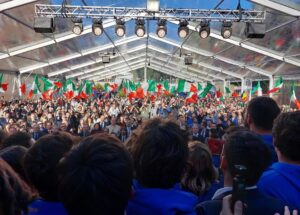 Giorgia Meloni Instagram - Grazie a quanti hanno reso possibile questa splendida edizione. Grazie ai ragazzi di Gioventù Nazionale per l’impegno e la passione che hanno messo per la buona riuscita e a tutti coloro che hanno contribuito a rendere #Atreju il grande luogo di idee e confronto che è. 
Avanti insieme 🇮🇹