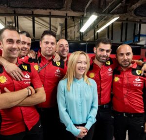 Giorgia Meloni Instagram - Il Gran Premio di Monza è una grande eccellenza italiana che continua a regalare alla nostra Nazione e al mondo intero emozioni uniche e sfide mozzafiato 🇮🇹