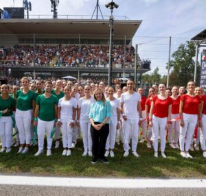 Giorgia Meloni Instagram - Il Gran Premio di Monza è una grande eccellenza italiana che continua a regalare alla nostra Nazione e al mondo intero emozioni uniche e sfide mozzafiato 🇮🇹