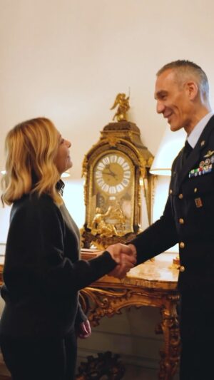 Giorgia Meloni Instagram - Felice di aver accolto oggi a Palazzo Chigi il Colonnello dell’Aeronautica Militare Walter Villadei, rientrato dalla missione spaziale AX-3 Voluntas, che ringrazio per lo straordinario lavoro svolto.

Ricevere in dono il Tricolore che è stato a bordo della Stazione Spaziale Internazionale è per me un grande onore.

Fieri della nostra Nazione e delle nostre eccellenze, capaci di esprimere talento e professionalità.
Bentornato Colonnello 🇮🇹