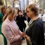 Giorgia Meloni Instagram - Oggi, a Palermo, è stato un onore ricevere la litografia di Paolo Borsellino da parte della sua famiglia - che ringrazio di cuore - in questa giornata dedicata alla sua memoria. E grazie a Maria Falcone, sorella del giudice Giovanni, per la sua umanità. Per non dimenticare i nostri eroi caduti nella lotta alla criminalità organizzata. Mai.