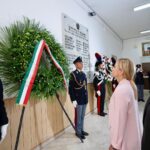 Giorgia Meloni Instagram - Oggi, a Palermo, è stato un onore ricevere la litografia di Paolo Borsellino da parte della sua famiglia - che ringrazio di cuore - in questa giornata dedicata alla sua memoria. E grazie a Maria Falcone, sorella del giudice Giovanni, per la sua umanità. Per non dimenticare i nostri eroi caduti nella lotta alla criminalità organizzata. Mai.