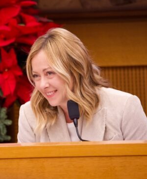 Giorgia Meloni Instagram - Un anno intenso si è concluso e nella conferenza stampa di oggi ho avuto l’occasione per illustrare il cammino percorso, le decisioni prese e i progetti che vogliamo realizzare. Ringrazio i giornalisti intervenuti con le loro domande e per il confronto proficuo e voi tutti che avete seguito con interesse e partecipazione la diretta. 
Avanti a testa alta e con determinazione per affrontare le importanti sfide che ci attendono in questo 2024.