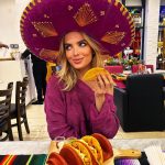 Giovanna Chaves Instagram – dump desse dia perfeito, mostrei tudo nos meus stories hihi 
hoje fui no “Global Village” um complexo de restaurantes, lojas, parque de diversão, tudo um pouco, com um pedacinho de todos os países! 
Eu fiz uma pausa no México e comi o melhor Taco 🌮 da minha vida 🤣 obrigada @nci.intercambio @es_dubai e @es_explorer :) amo vcs! #mexico🇲🇽 #intercambio #fy Mexico City, Mexico