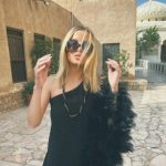 Giovanna Chaves Instagram - Bom dia, Brasil! Que delícia tão sendo os dias por aqui. Dubai também é história e tradição. Hoje foi dia de conhecer o Ah Fahid, foi uma viagem ao passado de Dubai. É um pequeno distrito de ruas e edifícios históricos, alguns dos mais antigos da cidade. ————————- mostrei tudo nos stories! Obrigada @es_dubai @es_explorer pelo passeio e minha agência de intercâmbio @nci.intercambio que organiza tudo para mim 💛 vocês estão sendo essenciais nessa viagem. #diariodeintercambio #fy #intercambio #dubai Old City dubai
