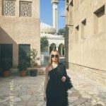 Giovanna Chaves Instagram - Bom dia, Brasil! Que delícia tão sendo os dias por aqui. Dubai também é história e tradição. Hoje foi dia de conhecer o Ah Fahid, foi uma viagem ao passado de Dubai. É um pequeno distrito de ruas e edifícios históricos, alguns dos mais antigos da cidade. ————————- mostrei tudo nos stories! Obrigada @es_dubai @es_explorer pelo passeio e minha agência de intercâmbio @nci.intercambio que organiza tudo para mim 💛 vocês estão sendo essenciais nessa viagem. #diariodeintercambio #fy #intercambio #dubai Old City dubai