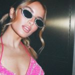 Giovanna Chaves Instagram - como eu me vestiria para o #carnaval2024 🤍 vamos fingir que estou no RJ hihi Esse top comprei no Old Dubai, e a calça é da @helenabordon 💗 gostaram? Rio de Janeiro, Rio de Janeiro