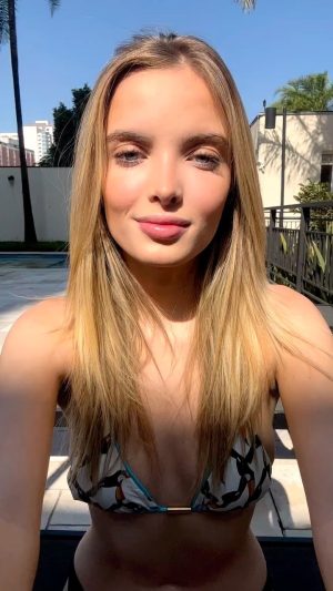 Giovanna Chaves Instagram - Do lado de cá 🦋🐝🩵 
me deu vontade de cantar por aqui.