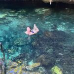 Giovanna Grigio Instagram - Fui a Chichén Itzá e Cobá, conheci os cenotes, aprendi sobre a cultura maya, encontrei pessoas especiais e me conectei com a espiritualidade, tudo isso na melhor companhia (te amo irmã @gabimedvedovski ) e com a ajuda da @outsidertours que nos ajudou a organizar a viagem de férias que a gente queria (e precisava)! Gracias a todos de La península de Yucatán por recibirnos con tanto cariño y cuidado, ojalá regresemos pronto! 🤍 Chichén-Itzá