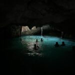 Giovanna Grigio Instagram - Fui a Chichén Itzá e Cobá, conheci os cenotes, aprendi sobre a cultura maya, encontrei pessoas especiais e me conectei com a espiritualidade, tudo isso na melhor companhia (te amo irmã @gabimedvedovski ) e com a ajuda da @outsidertours que nos ajudou a organizar a viagem de férias que a gente queria (e precisava)! Gracias a todos de La península de Yucatán por recibirnos con tanto cariño y cuidado, ojalá regresemos pronto! 🤍 Chichén-Itzá