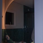 Giovanna Grigio Instagram - se tem uma coisa que eu aprendi fazendo a decoração da casa nova, foi que a iluminação é a parte mais importante na hora de trazer vida aos ambientes. A @nordecoroficial foi responsável por toda a iluminação de casa, nem couberam todos os detalhes lindos aqui, porque são muitos! Eu sempre curti mais uma iluminação quente e estávamos atrás de um design descolado! E com certeza ficou tudo do jeitinho que a gente queria 💛 Iluminação: @nordecoroficial Gestão de Projetos: @jackiebritto @modacom__ Projeto: @steinruiz Reforma: @2rconstrucaoereforma