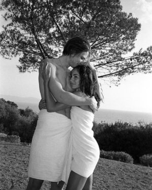 Giulia De Lellis Instagram - Più di mille giorni insieme @carlogussa 🤍

Grazie @ladytarin per la collezione di queste foto meravigliose scattate in diversi anni. 
Ricordi preziosi che stiamo per appendere nella nostra nuova casa!