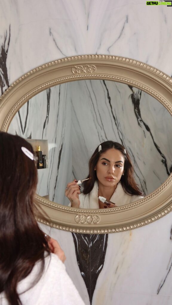 Giulia De Lellis Instagram - Real skin makeup base with the new #SuperBBConcealer + bb cream by @erborian @sephoraitalia /adv 🤍