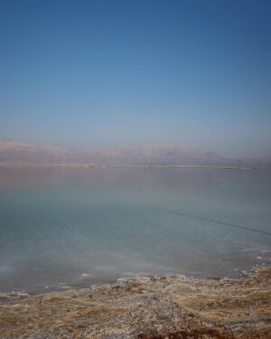 Giulia De Lellis Instagram - dead sea 🧜🏽‍♀️ @bikinilovers