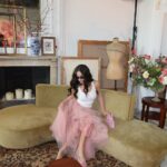 Giulia De Lellis Instagram - Me doing things in @ateliereme ✨🩷🖌️🖼️ #Emegirls #EméArte adv