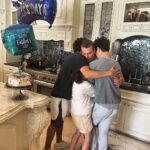Gloria Trevi Instagram - Y ya juntos en casa Feliz día de el padre @armandogomez73 eres un papá de tiempo y corazón completo🥰