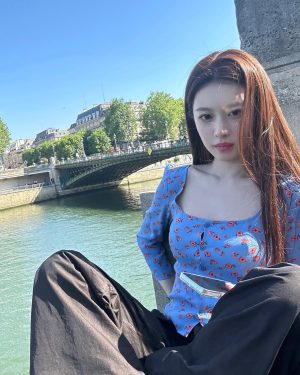 Go Youn-jung Instagram - 🪻🫐🍆💜