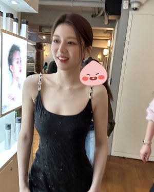 Go Youn-jung Instagram - 긴장을 많이 했던 하루였습니다.
'헌트'라는 멋진 작품에 참여할 수 있었다는 것만으로도 너무 감사했는데, 이 작품으로 제59회 백상예술대상 영화 여자 신인연기상 후보에 오를 수 있어서 너무나도 큰 영광이었습니다.  저를 유정이로 선택해 주신 이정재 감독님, 함께한 정우성 선배님, 전혜진 선배님, 허성태 선배님 등 모든 선배님들과 이 영화를 함께 만든 모든 제작진과 스태프분들, 그리고 MAA 식구들에게 깊은 감사의 말씀을 드립니다!  항상 초심 잃지 않고 겸손한 마음으로 최선을 다하는 배우가 되도록 노력하겠습니다. 다시 한번 모든 분들께 감사와 사랑을 전합니다!

🤍