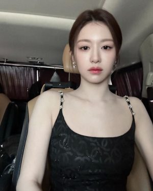 Go Youn-jung Instagram - 긴장을 많이 했던 하루였습니다.
'헌트'라는 멋진 작품에 참여할 수 있었다는 것만으로도 너무 감사했는데, 이 작품으로 제59회 백상예술대상 영화 여자 신인연기상 후보에 오를 수 있어서 너무나도 큰 영광이었습니다.  저를 유정이로 선택해 주신 이정재 감독님, 함께한 정우성 선배님, 전혜진 선배님, 허성태 선배님 등 모든 선배님들과 이 영화를 함께 만든 모든 제작진과 스태프분들, 그리고 MAA 식구들에게 깊은 감사의 말씀을 드립니다!  항상 초심 잃지 않고 겸손한 마음으로 최선을 다하는 배우가 되도록 노력하겠습니다. 다시 한번 모든 분들께 감사와 사랑을 전합니다!

🤍