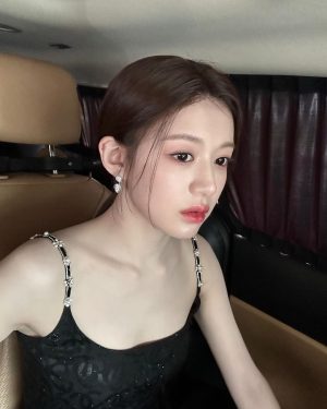 Go Youn-jung Instagram - 긴장을 많이 했던 하루였습니다.
'헌트'라는 멋진 작품에 참여할 수 있었다는 것만으로도 너무 감사했는데, 이 작품으로 제59회 백상예술대상 영화 여자 신인연기상 후보에 오를 수 있어서 너무나도 큰 영광이었습니다.  저를 유정이로 선택해 주신 이정재 감독님, 함께한 정우성 선배님, 전혜진 선배님, 허성태 선배님 등 모든 선배님들과 이 영화를 함께 만든 모든 제작진과 스태프분들, 그리고 MAA 식구들에게 깊은 감사의 말씀을 드립니다!  항상 초심 잃지 않고 겸손한 마음으로 최선을 다하는 배우가 되도록 노력하겠습니다. 다시 한번 모든 분들께 감사와 사랑을 전합니다!

🤍