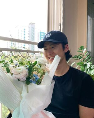 Gong Myeong Instagram - 축하해주셔서 감사합니다!🖤
( photo by 브라더 )