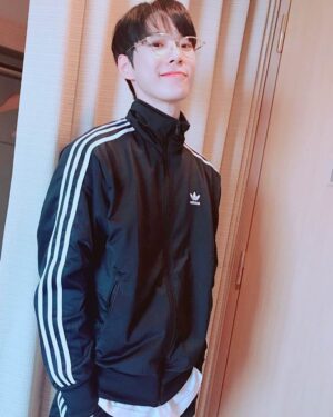 Gong Myeong Instagram - 안녕하세요 공맹입니다! 나들이~😊 날씨야 따뜻해져라!