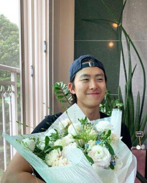 Gong Myeong Instagram - 축하해주셔서 감사합니다!🖤
( photo by 브라더 )