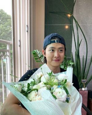 Gong Myeong Instagram - 축하해주셔서 감사합니다!🖤
( photo by 브라더 )