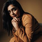 Gouri G Kishan Instagram - 👀🤎 Styling @joe_elize_joy Photography @ajith.me.non MUAH @makeup_by_shibinantony Location @tinyturtle.media Outfit @trinetr_design_studio Jewellery @titli.flutteringwings Shoot Cordinator @jubin_vincent