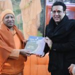 Govinda Instagram - It was a Pleasure meeting Chief Minister of Uttar Pradesh Yogi Adityanath ji had a lovely conversation & Thank you so much for all the regards.😊 @myogi_adityanath