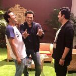 Govinda Instagram - “Jitna mazzaa humein shooting ke waqt aaya, umeed karta hoon utna hi mazza aapko film dekh ke bhi aaye” #fryday 1 day to go. @inboxpictures @abhishekdogra83 @fukravarun @diganganasuryavanshi Delhi, India