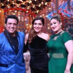Govinda Instagram - Watch me tonight having a dhamaal with my lovely family on #Entertainmentkiraat @entertainmentkiraat only on #Colorstv @colorstv at 10pm ! 🎉😀 #familytime #laughterriot #funtimes #familylove