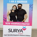 Govinda Instagram - Took my first jab today at my favourite @suryahospitals with my daughter @tina.ahuja ❤️ #covid #daughterandfather #vaccinationdone✔️