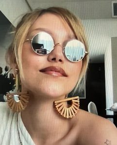 Grace VanderWaal Instagram - I have a pimple on my cheek that’s making my life a living hell- remedies would be v appreciated