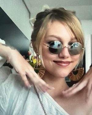 Grace VanderWaal Instagram - I have a pimple on my cheek that’s making my life a living hell- remedies would be v appreciated